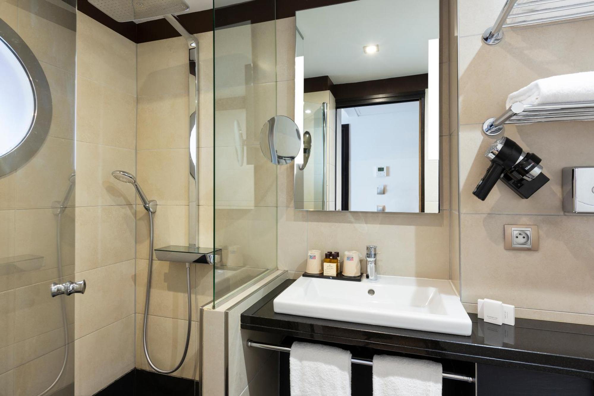 Two Connecting Double Rooms,1658769360:JPEG