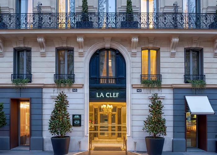 La Clef Tour Eiffel Paris By The Crest Collection