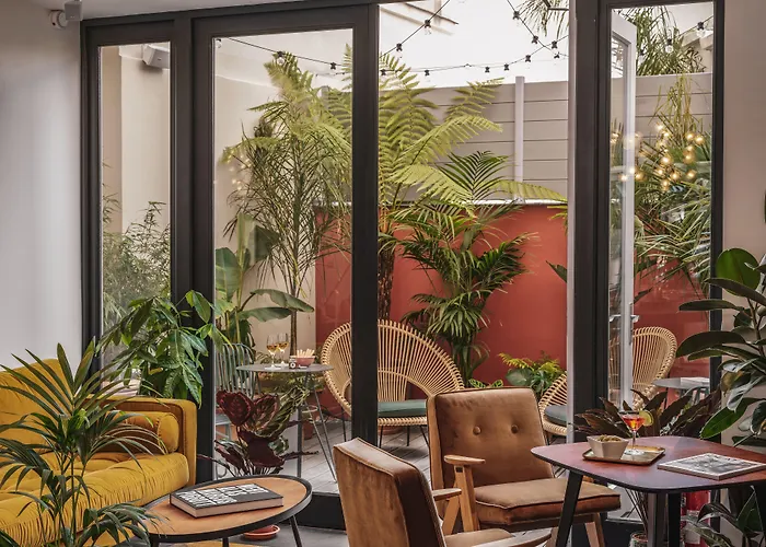In Luxury hotels Seven Paris