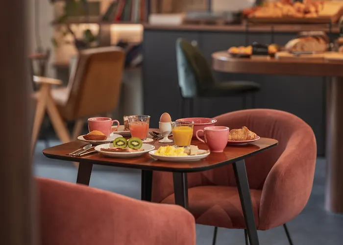 In Luxury hotels Seven Paris